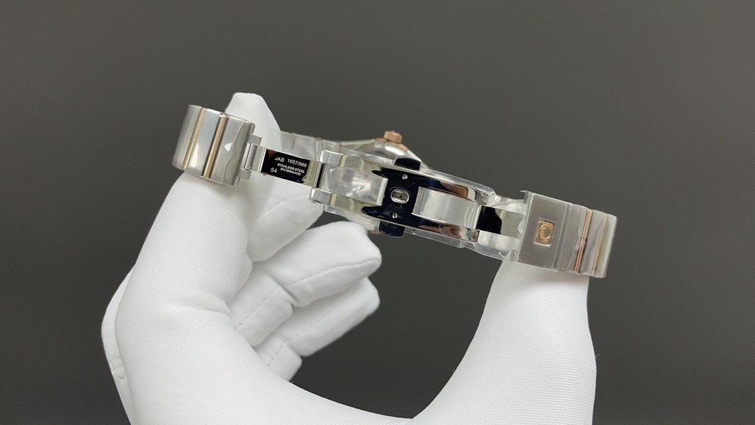 Omega Constellation 123.10.27.20.55.002 woman