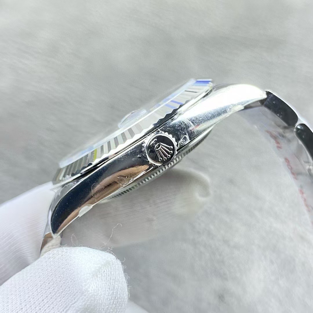 Top-grade watches 01099 Pre-Owned Rolex Datejust 41mm Stainless Steel Watch 126334 Gold Fluted Bezel B/P