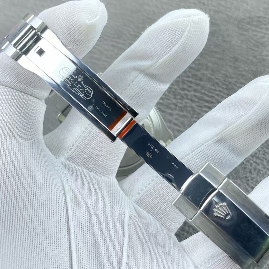 Top-grade watches 01099 Pre-Owned Rolex Datejust 41mm Stainless Steel Watch 126334 Gold Fluted Bezel B/P