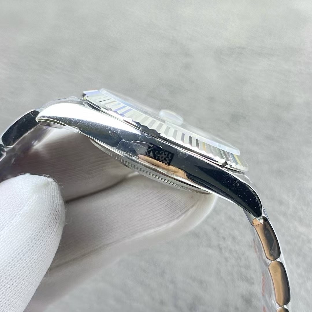 Top-grade watches 01099 Pre-Owned Rolex Datejust 41mm Stainless Steel Watch 126334 Gold Fluted Bezel B/P