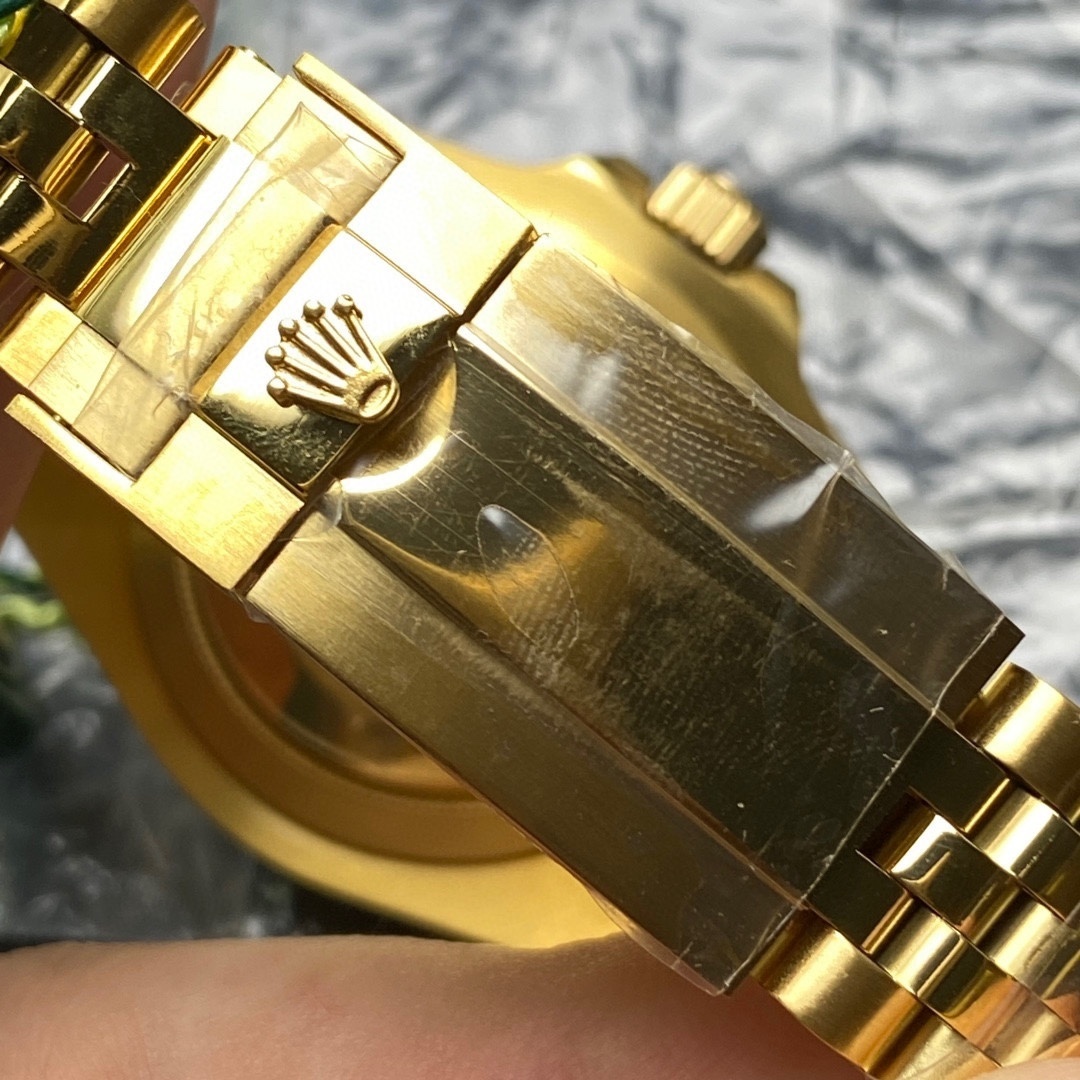 Top-grade watches 01379 Rolex GMT-Master II 18 kt yellow gold, M126718GRNR-0001