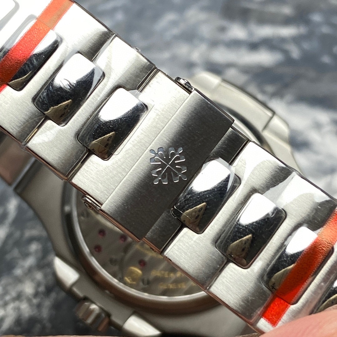 Patek Philippe Nautilus 5712/1A-001 Stainless steel Blue