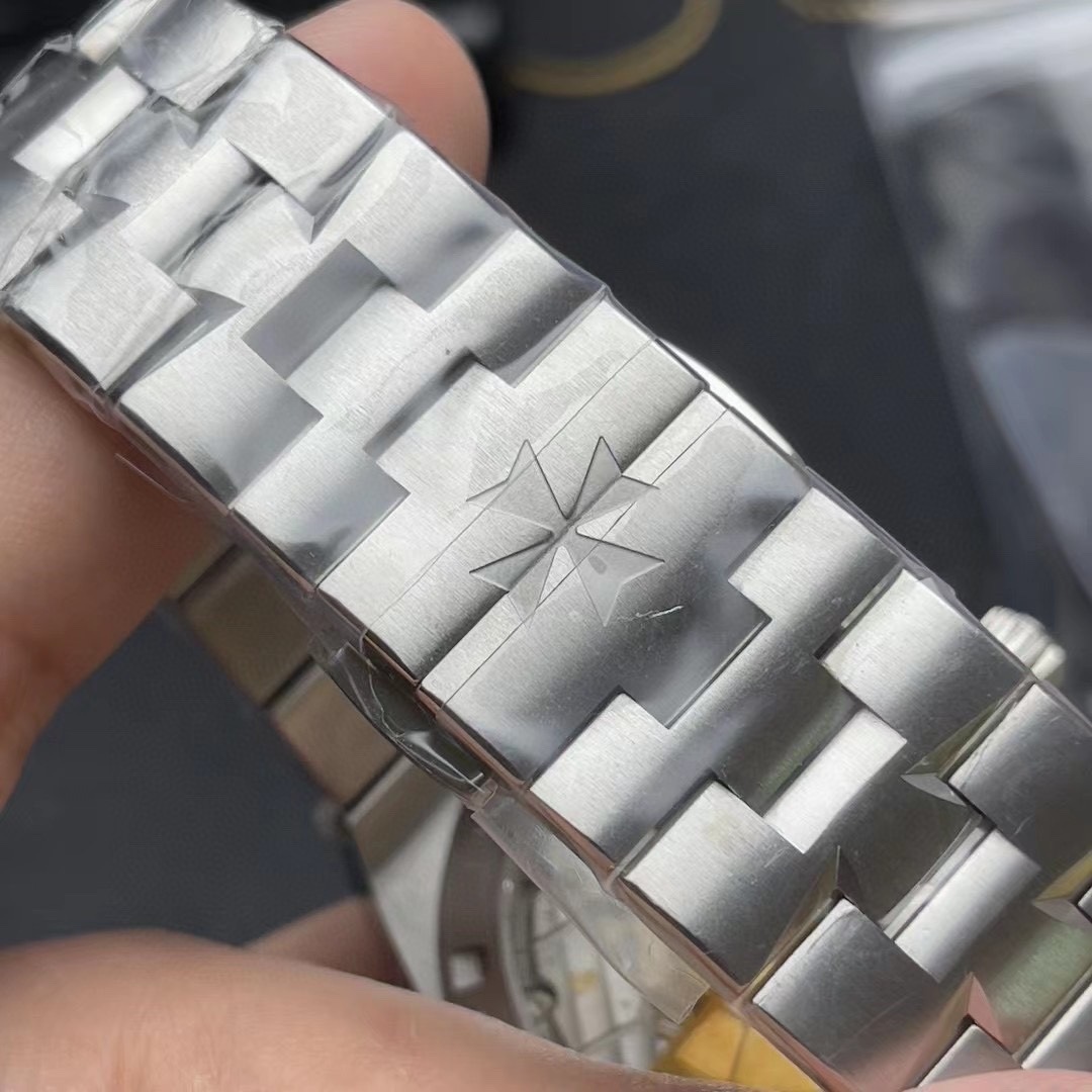 MINT VACHERON CONSTANTIN OVERSEAS 41MM BLACK DIAL 4520V STEEL MEN'S WARRANTY B&P