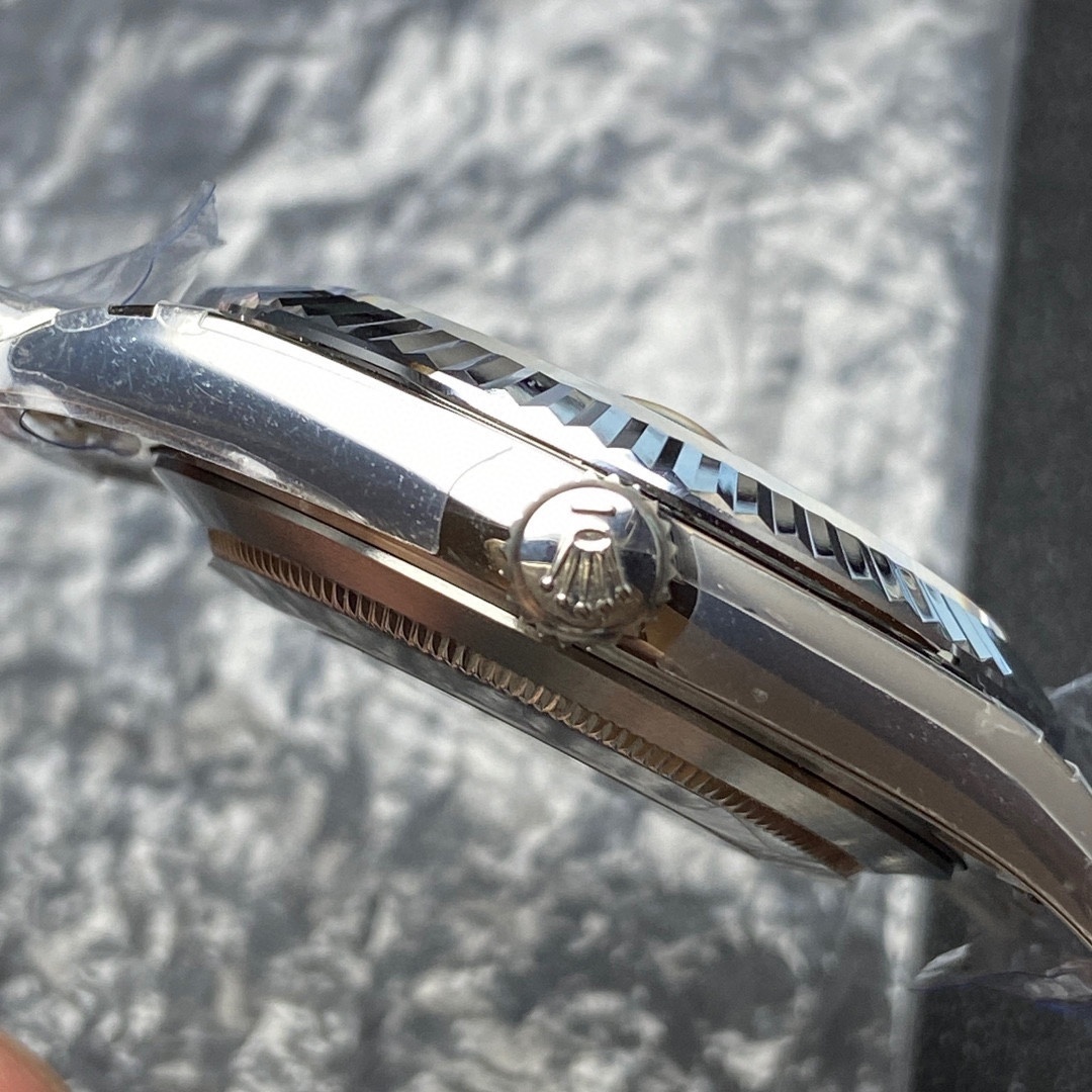 Rolex - Datejust 41 Rolex Datejust 41 White Gold/Steel Mint Green Index Dial Fluted Bezel Jubilee Bracelet 126334 - BRAND NEW