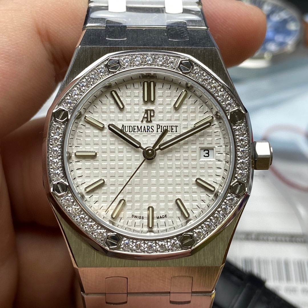 Top-grade watches 01819 BRAND NEW Audemars PIGUET ROYAL OAK QUARTZ 67651 DIAMOND BEZEL 33MM LADIES WATCH