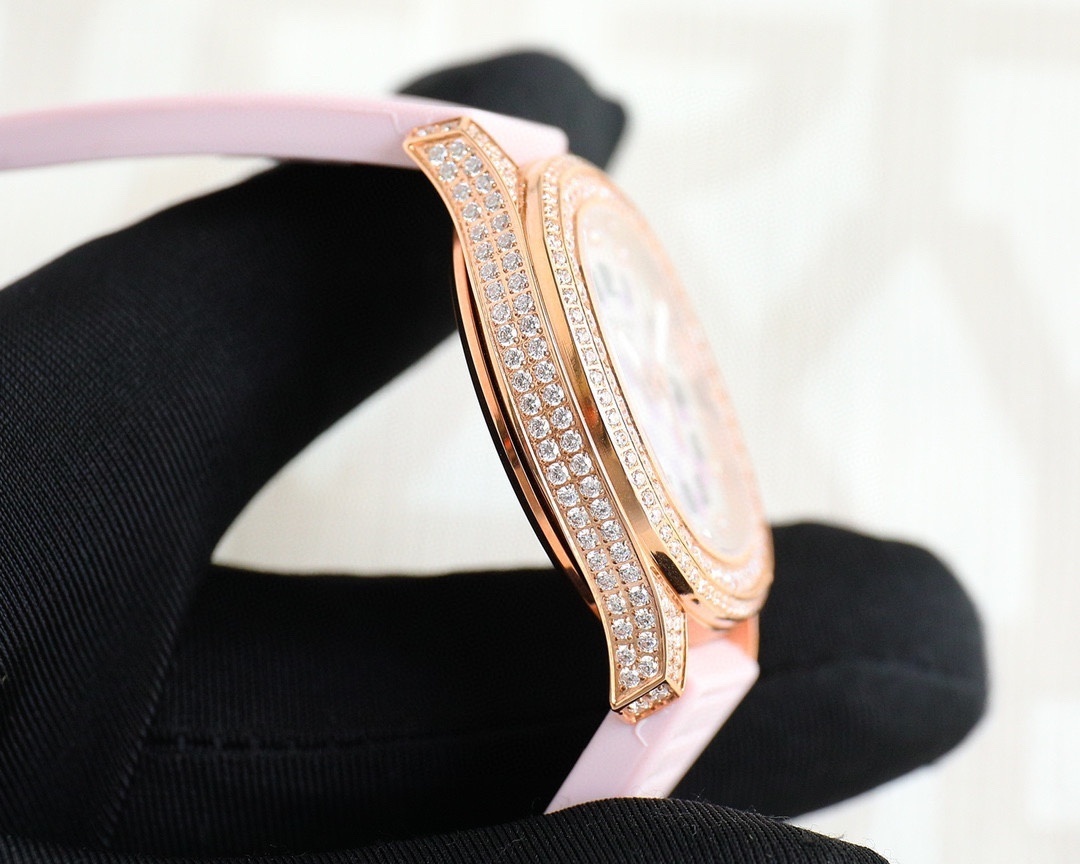 Patek Philippe Aquanaut Luce Haute Joaillerie Woman's watch 5072R-001