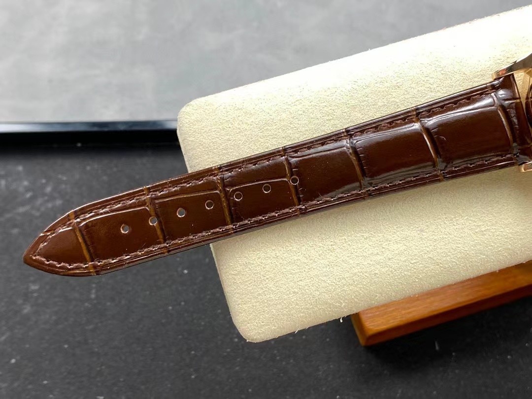 Patek Philippe Patek Philippe Complications (Reference 5396R-001). A rose gold automatic wristwatch with date, day, month, moonphase, and annual calendar.