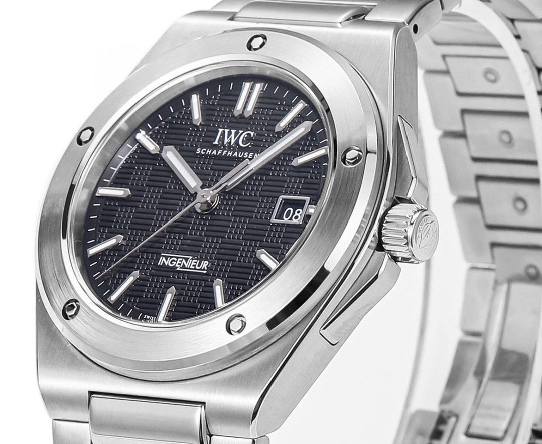 Magnified product image warranty icon  2 Years Manufacturer’s Warranty IWC Ingenieur Automatic 40
