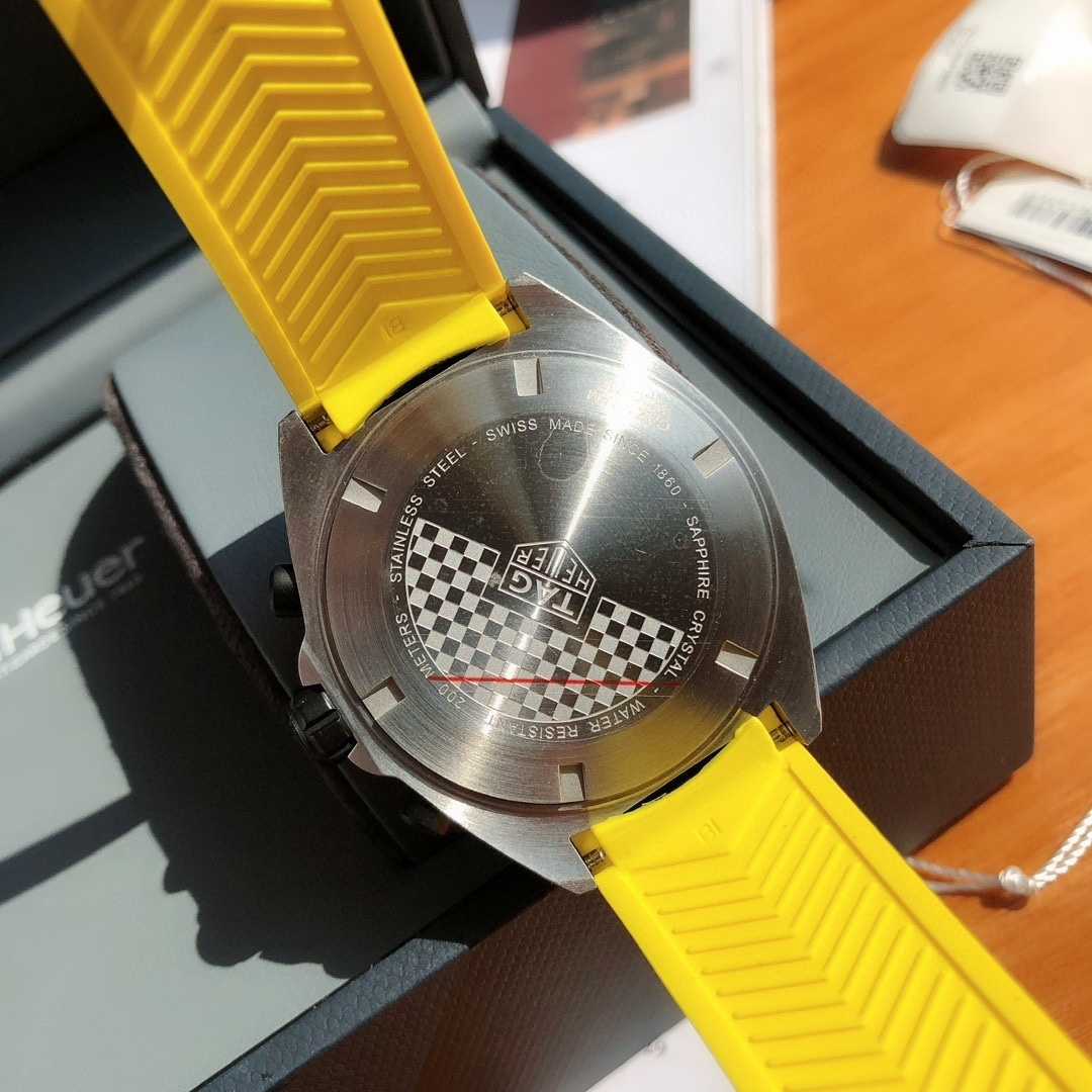Top-grade watches 02679 TAG HEUER Formula 1 Quartz CHRONO 43MM Yellow Rubber Men's Watch CAZ101AM.FT8054