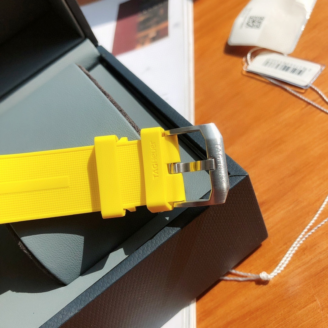 Top-grade watches 02679 TAG HEUER Formula 1 Quartz CHRONO 43MM Yellow Rubber Men's Watch CAZ101AM.FT8054