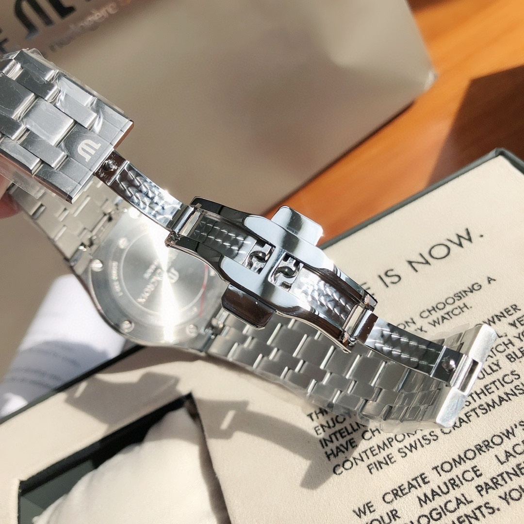 Maurice Lacroix AI1108-SS002-330-1 Icon Quartz 1.6 inches (40 mm) Men's Watch, Black, Bracelet Type