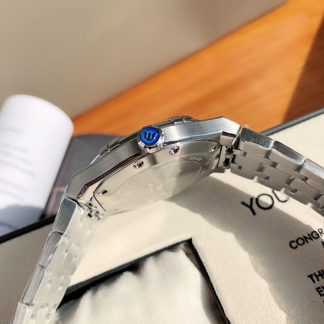 Maurice Lacroix AI1108-SS002-330-1 Icon Quartz 1.6 inches (40 mm) Men's Watch, Black, Bracelet Type