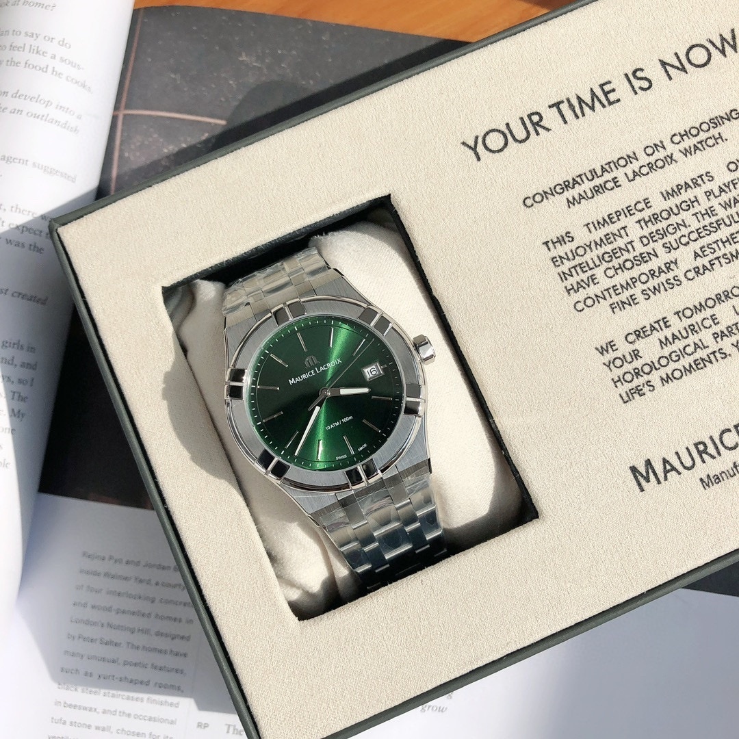 Maurice Lacroix Aikon Quartz (40mm) Green Dial / Stainless Steel