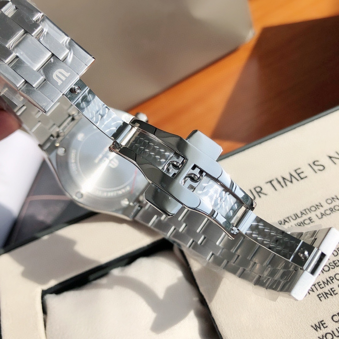 Maurice Lacroix Aikon Quartz (40mm) Green Dial / Stainless Steel