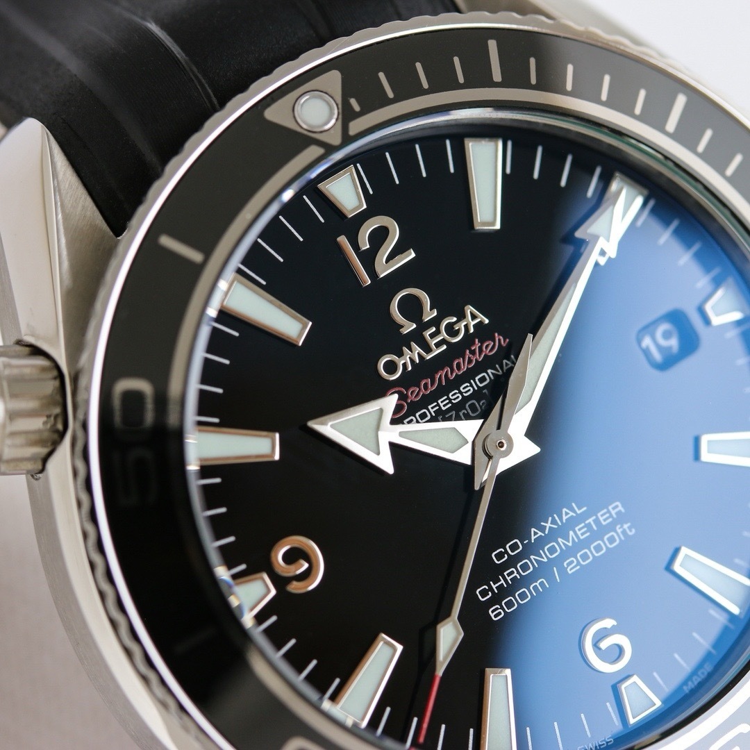Omega Seamaster Planet Ocean 2201.50.00 Black Dial Bezel Stainless Steel 42mm