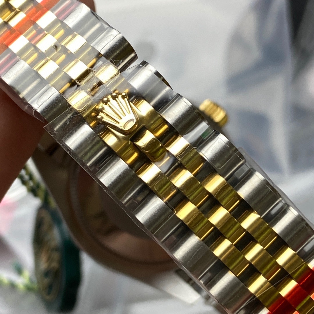 Rolex Datejust 31 watch: Oystersteel and yellow gold .