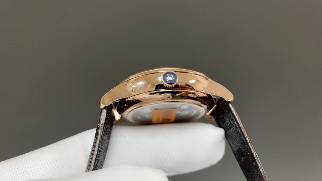 Omega De Ville Prestige 41 mm, Sedna™ gold on leather strap