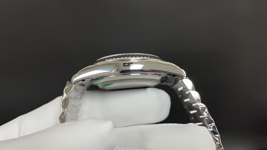 Rolex Day-Date 40mm 228239 White Gold Fluted Bezel Blue Roman Dial President