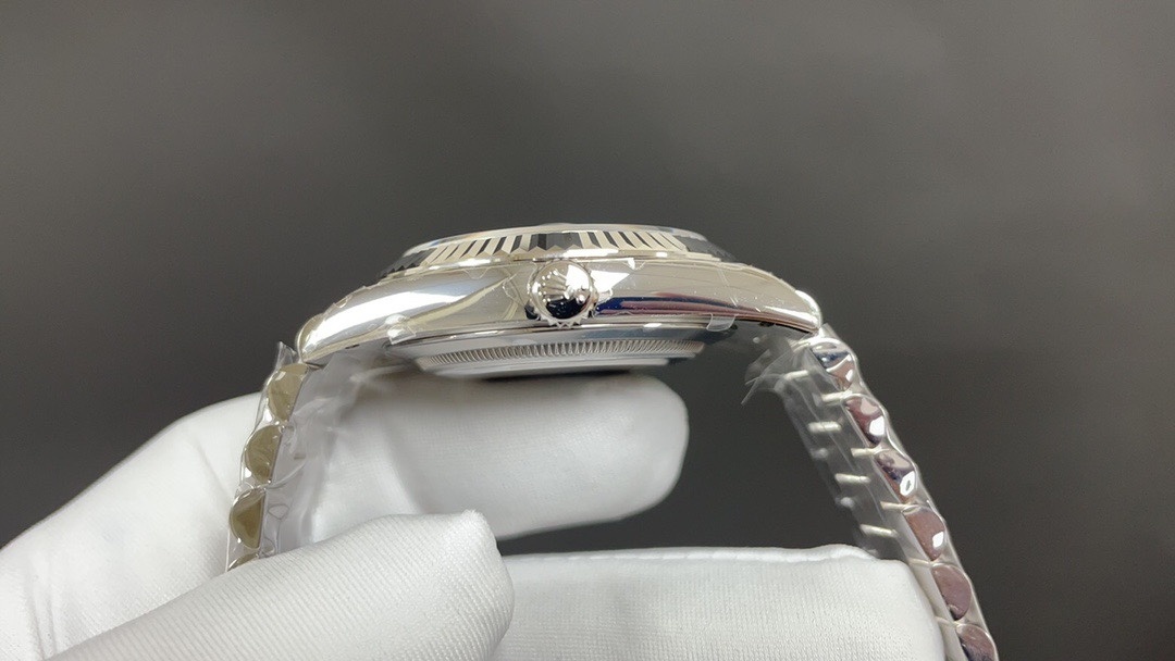 Rolex Day-Date 40mm 228239 White Gold Fluted Bezel Blue Roman Dial President