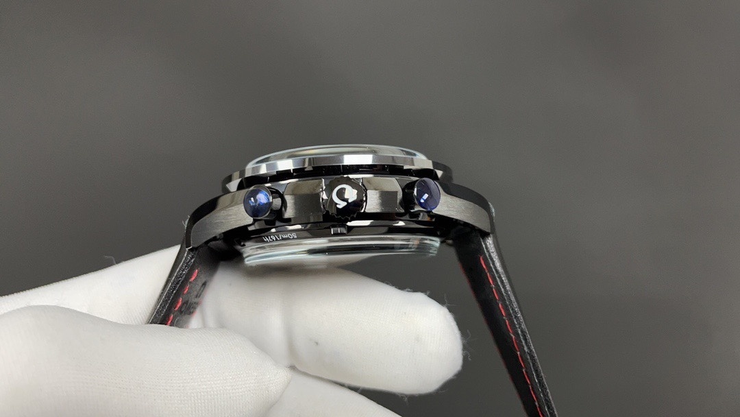 Omega Speedmaster Dark Side Of The Moon "Pitch Black" 311.92.44.51.01.004