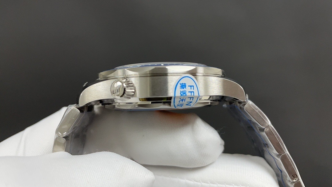 Omega Seamaster Diver 300m - Blue Dial & Bracelet Strap