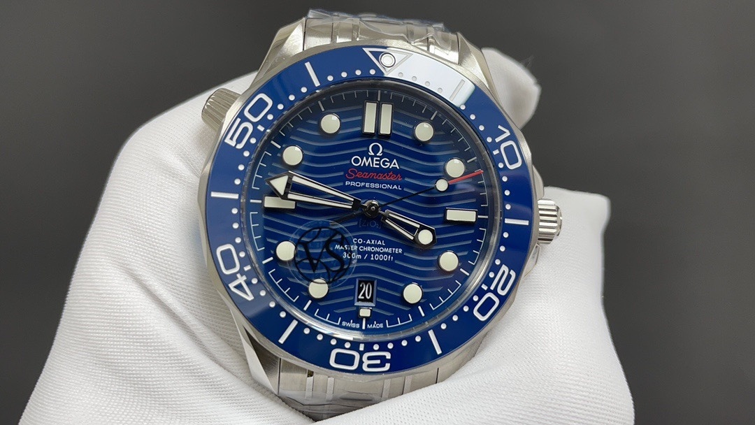 Omega Seamaster Diver 300m – Blue Dial & Bracelet Strap