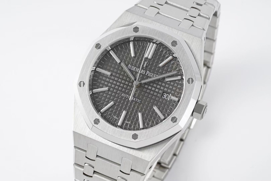 Audemars Piguet Royal Oak Selfwinding Black Watch – Ref. 15400ST.OO.1220ST.01.A Audemars Piguet Royal Oak Selfwinding Black Watch – Ref. 15400ST.OO.1220ST.01.A
