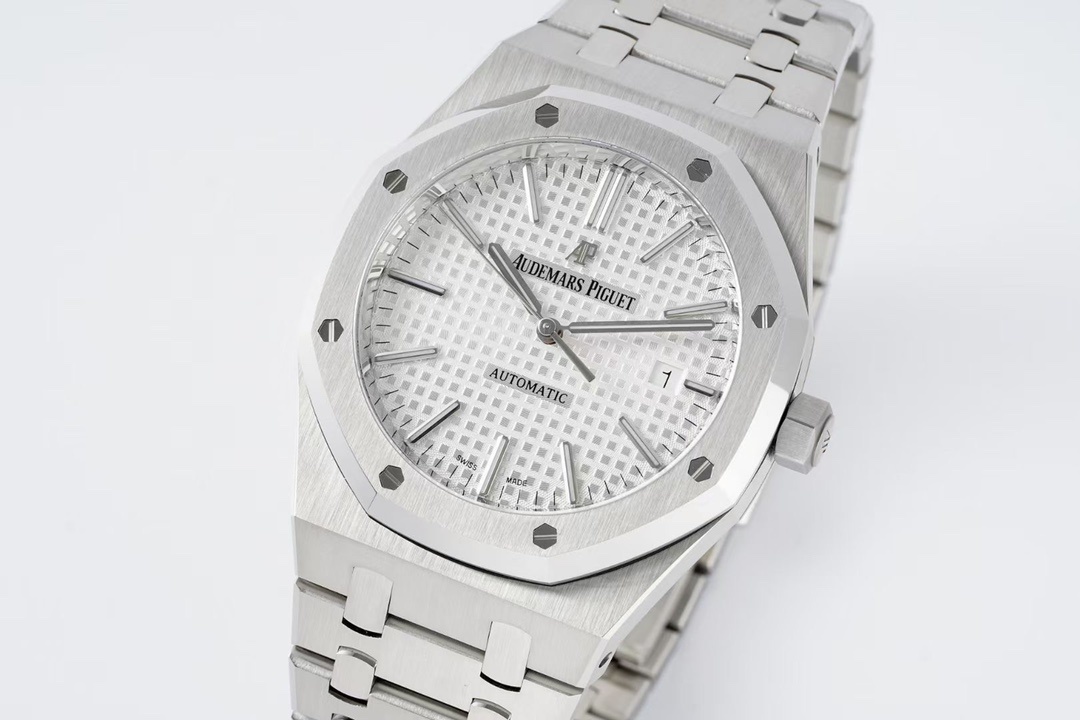 Audemars Piguet Royal Oak 41mm Silver-toned Dial Stainless Steel Bracelet Men’s Watch 15400ST.OO.1220ST.02 DCM Audemars Piguet Royal Oak 41mm Silver-toned Dial Stainless Steel Bracelet Men’s Watch 15400ST.OO.1220ST.02 DCM