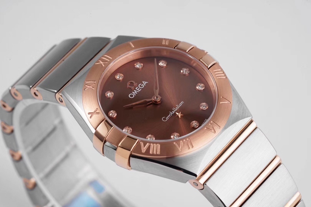 Omega Constellation 28 mm, steel – Sedna™ gold on steel – Sedna