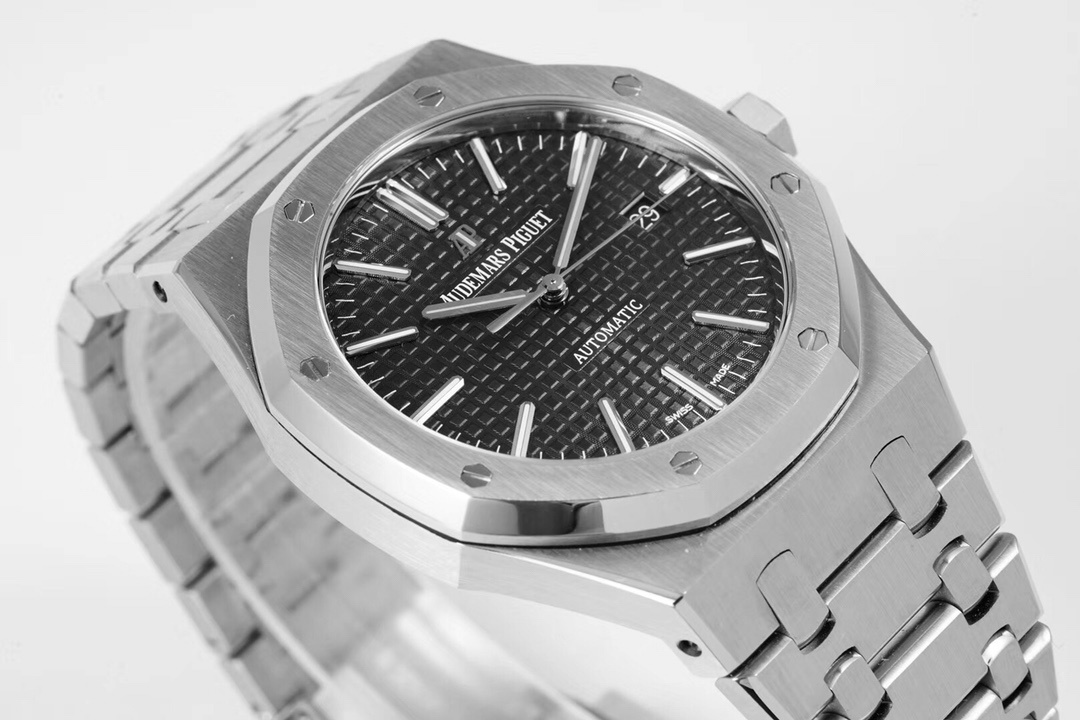 Audemars Piguet Royal Oak Selfwinding Black Watch – Ref. 15400ST.OO.1220ST.01.A Audemars Piguet Royal Oak Selfwinding Black Watch – Ref. 15400ST.OO.1220ST.01.A