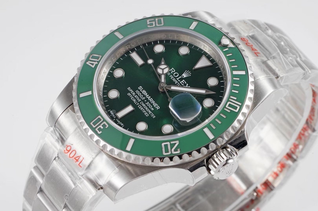 Rolex Submariner 116610LV Hulk , Box & papers, Good Rolex Submariner 116610LV Hulk , Box & papers, Good