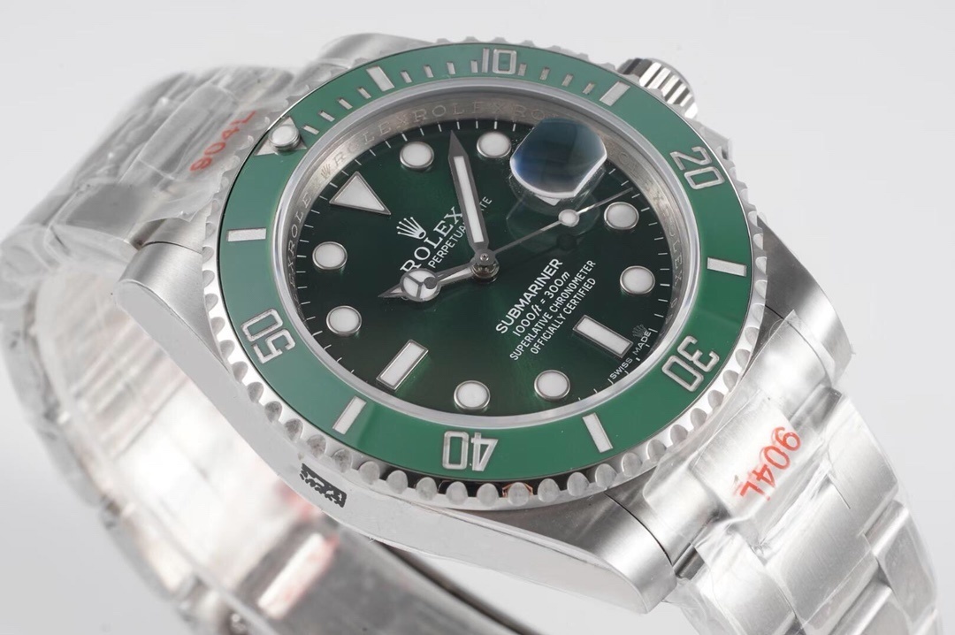Top-grade watches 06189 Rolex Submariner 116610LV Hulk , Box & papers, Good