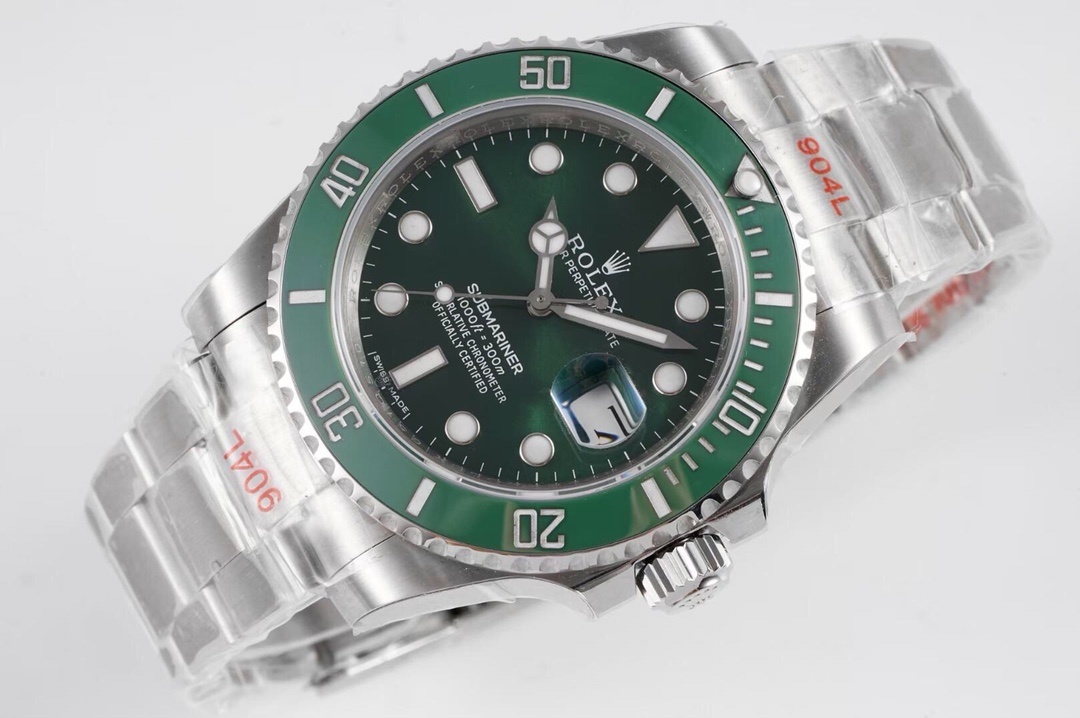 Top-grade watches 06189 Rolex Submariner 116610LV Hulk , Box & papers, Good