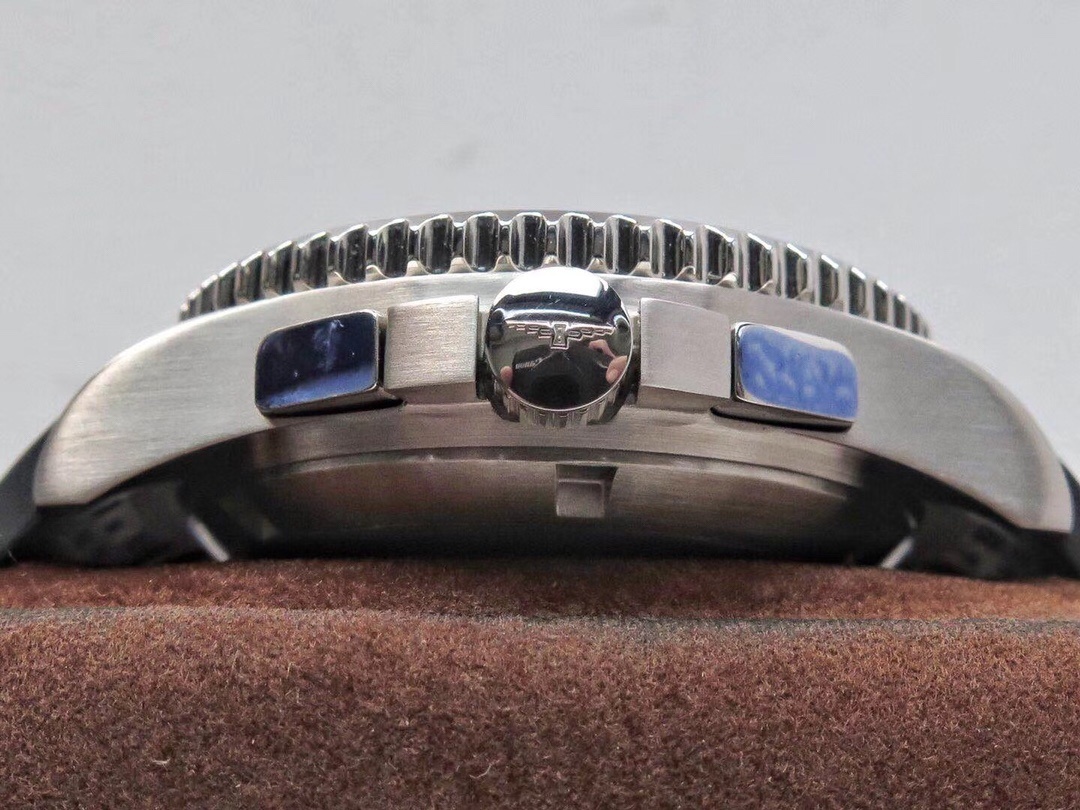 Longines HydroConquest Automatic Chronograph Stainless Steel Black Rubber Strap Black Dial Date Divers Mens Watch L3.783.4.56.9