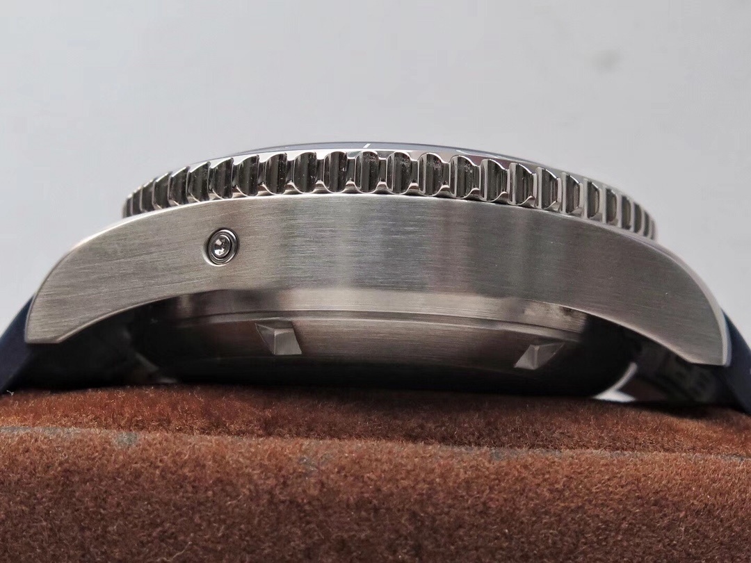 Longines  HydroConquest Automatic Chronograph Blue Dial Blue Rubber Strap Men's Watch L3.783.4.96.9