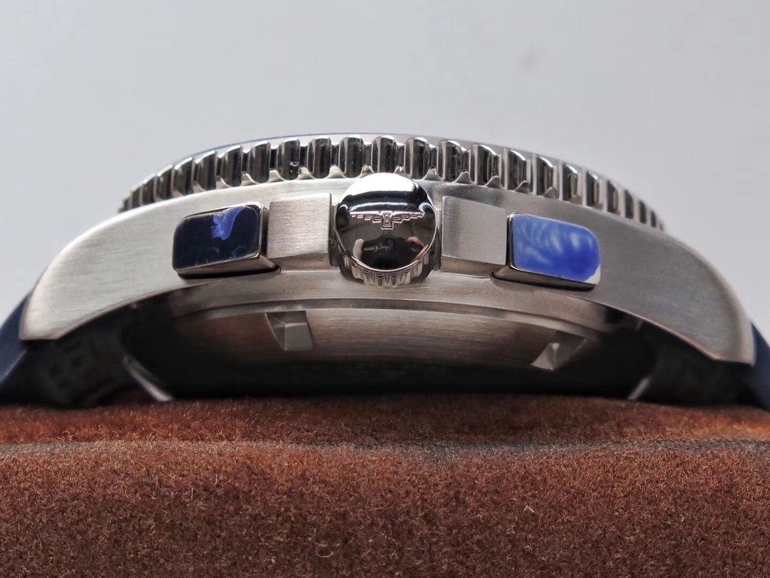 Longines  HydroConquest Automatic Chronograph Blue Dial Blue Rubber Strap Men's Watch L3.783.4.96.9