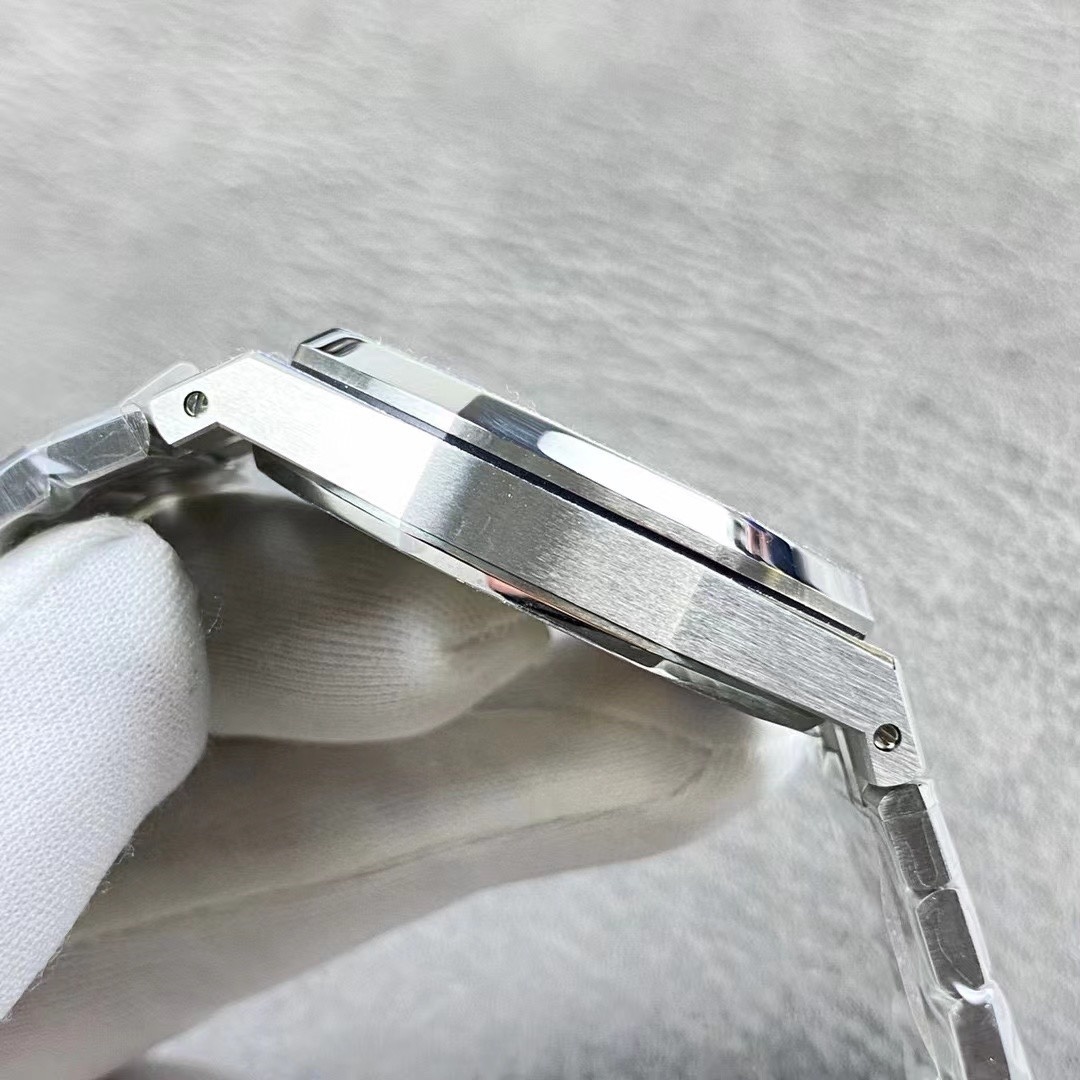 Audemars Piguet Royal oak 41 15500st.OO.1220st.01 Blue Dial-box and papers