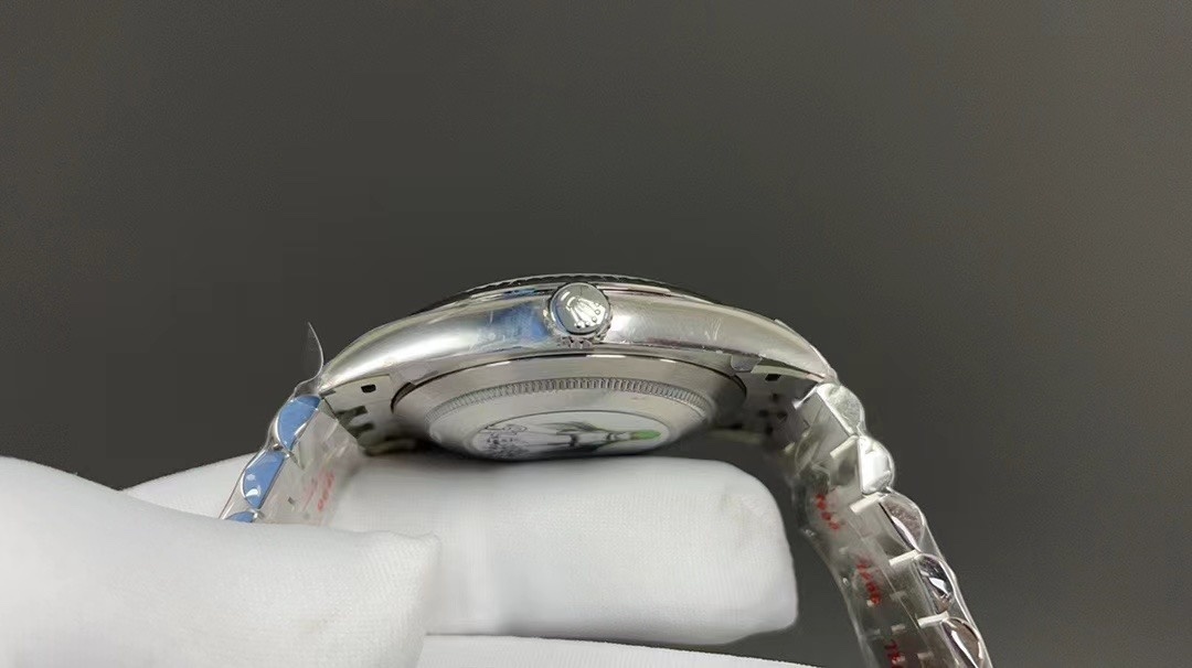 Rolex Datejust 41mm 126334 18K/SS Blue dial -