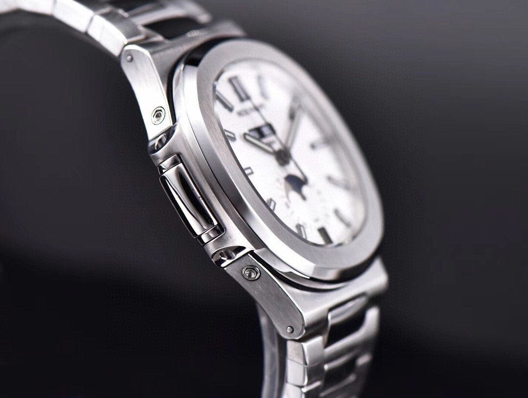 Patek Philippe Nautilus Annual Calendar 40.5mm Watch – Ref: 5726/1A-010 – Silver White Moon-Phase Dial, Stainless Steel Bracelet