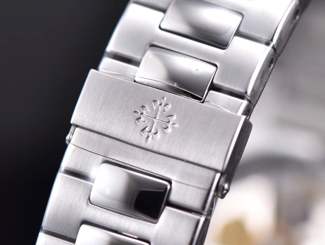 Patek Philippe Nautilus 5726A | First Class Timepieces