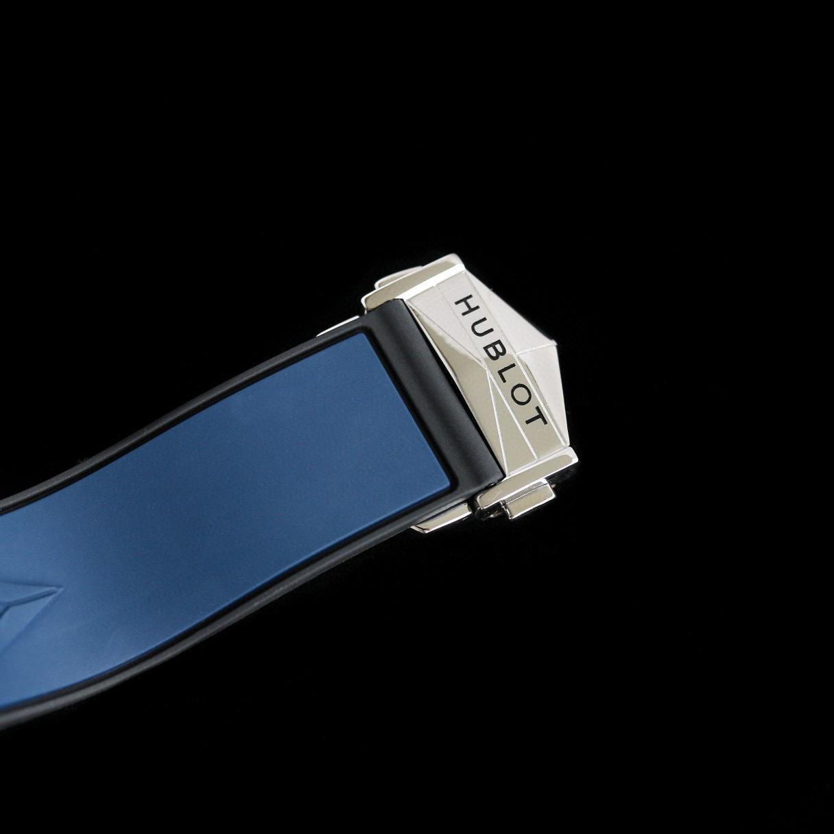 Hublot Big Bang Sang Bleu II Titanium Blue Pave 45mm Watch – Ref: 418.NX.5107.RX.1604.MXM20 – Blue Dial & Diamond Bezel in Titanium Diamond Case, Blue Rubber Strap