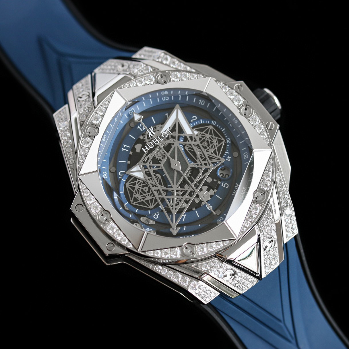Hublot Big Bang Sang Bleu II Titanium Blue Pave 45mm Watch – Ref: 418.NX.5107.RX.1604.MXM20 – Blue Dial & Diamond Bezel in Titanium Diamond Case, Blue Rubber Strap