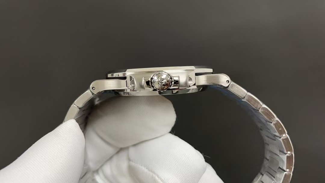 Patek Philippe Nautilus Automatic White Gold 5811/1g-001