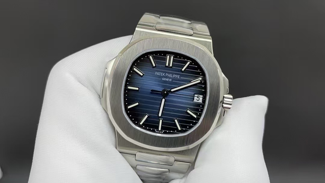Patek Philippe Nautilus Automatic White Gold 5811/1g-001