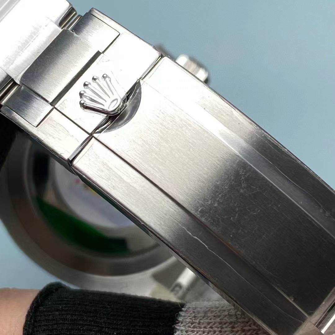 Top-notch watch 00676 Rolex Submariner 40mm 116610 Green Ceramic Bezel Insert For 116610LV Hulk Mint