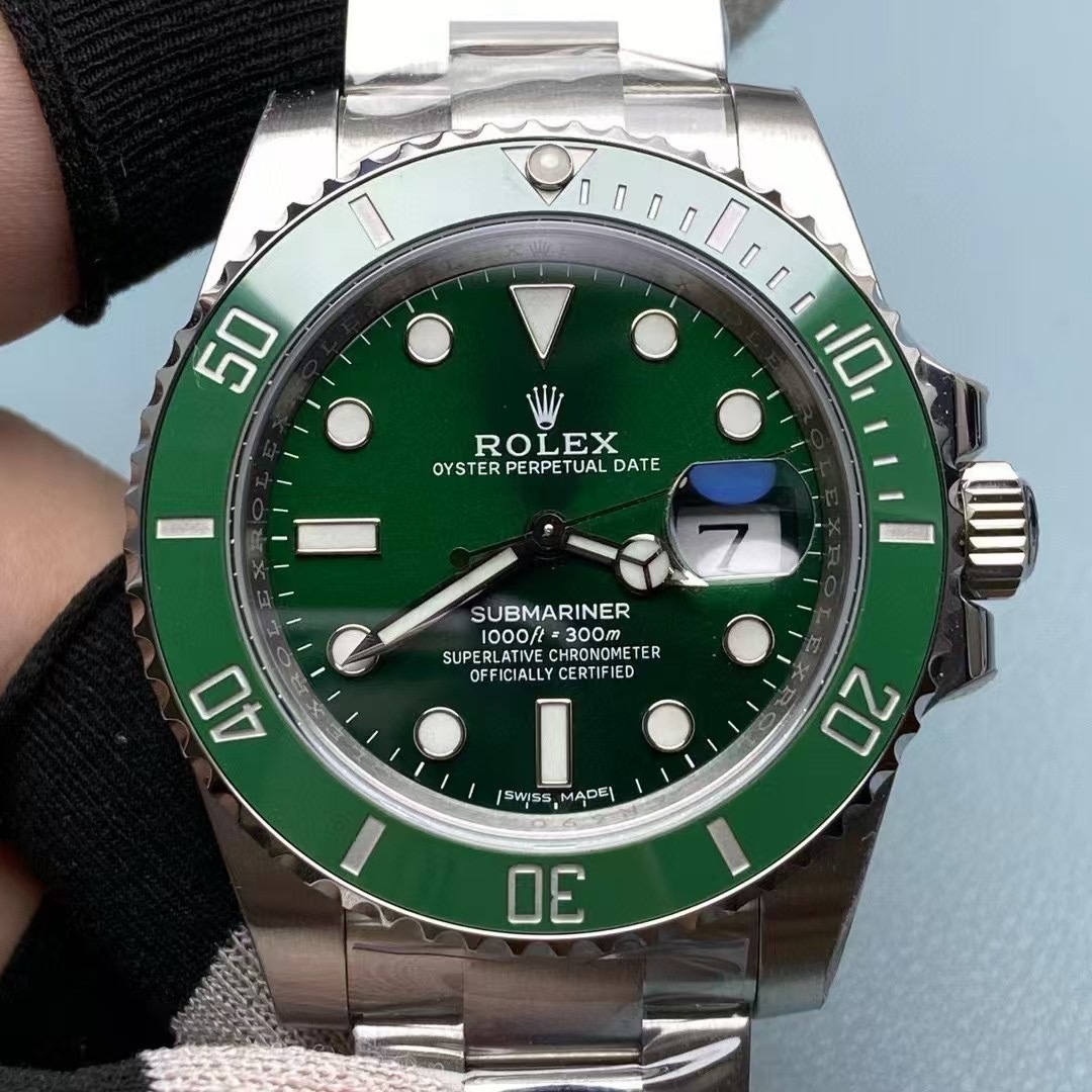Top-notch watch 00676 Rolex Submariner 40mm 116610 Green Ceramic Bezel Insert For 116610LV Hulk Mint
