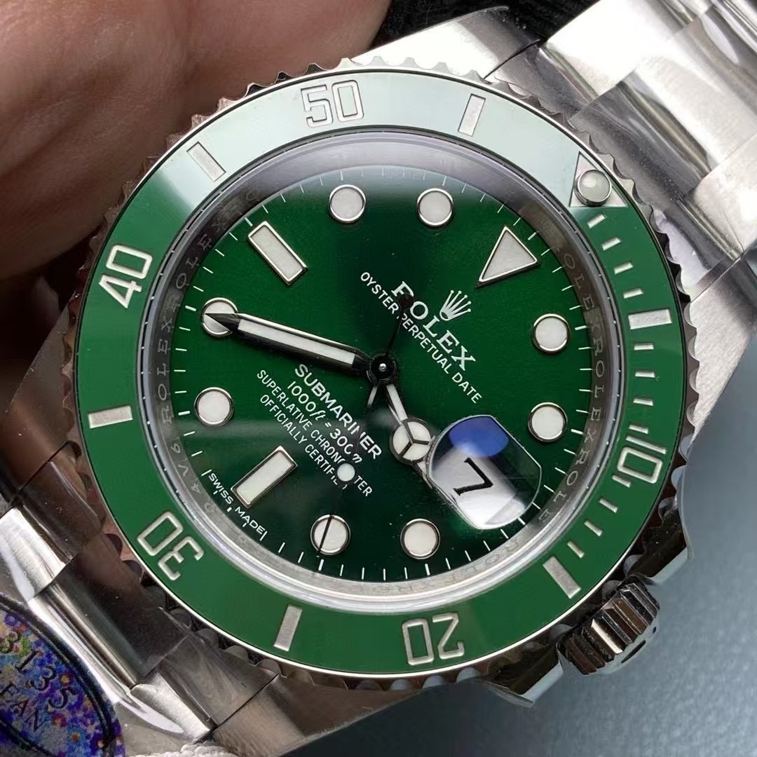 Top-notch watch 00676 Rolex Submariner 40mm 116610 Green Ceramic Bezel Insert For 116610LV Hulk Mint