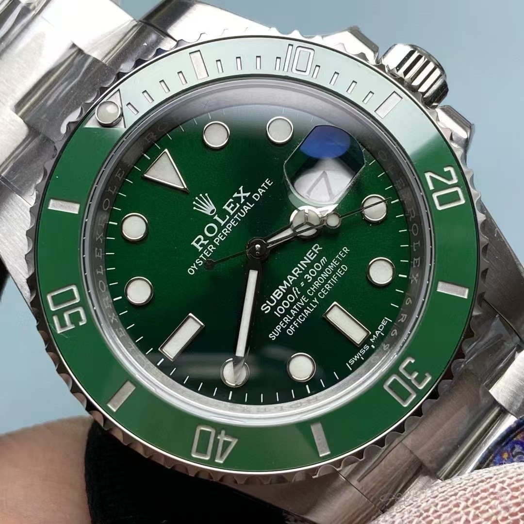 Top-notch watch 00676 Rolex Submariner 40mm 116610 Green Ceramic Bezel Insert For 116610LV Hulk Mint