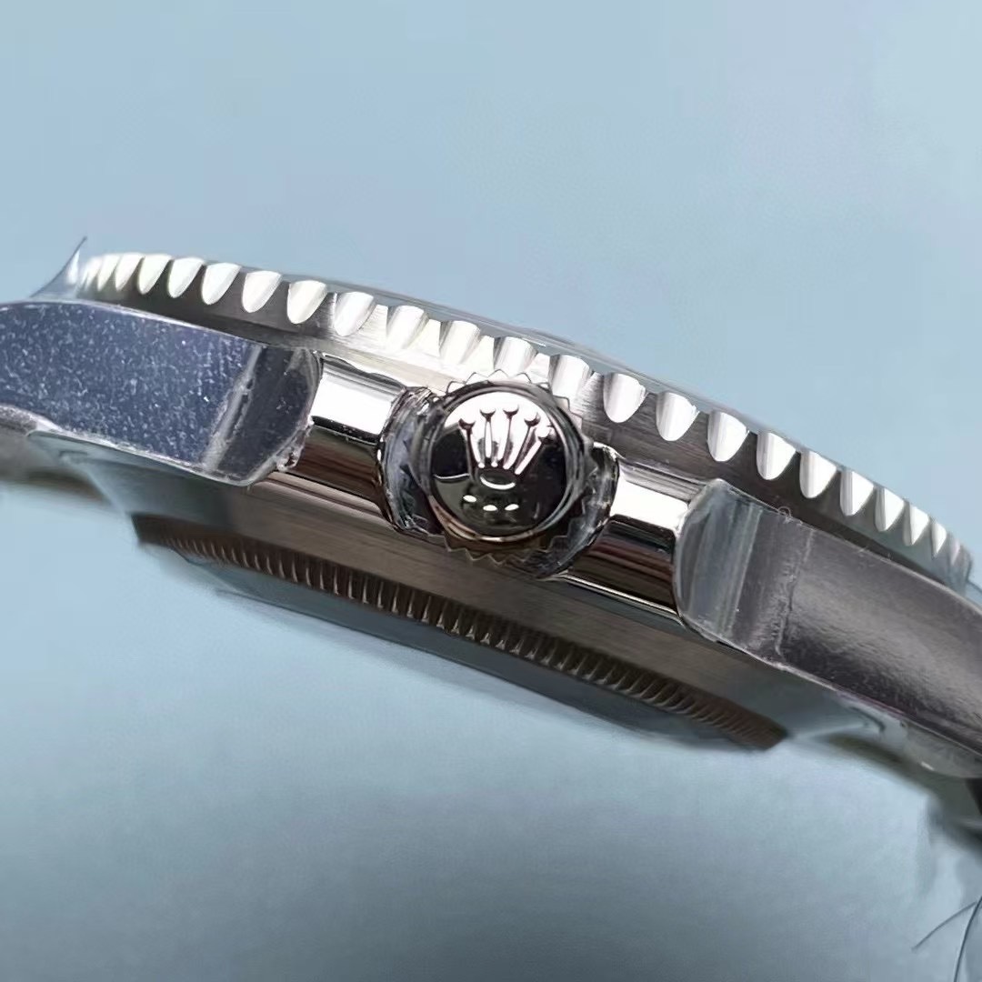 Top-notch watch 00676 Rolex Submariner 40mm 116610 Green Ceramic Bezel Insert For 116610LV Hulk Mint