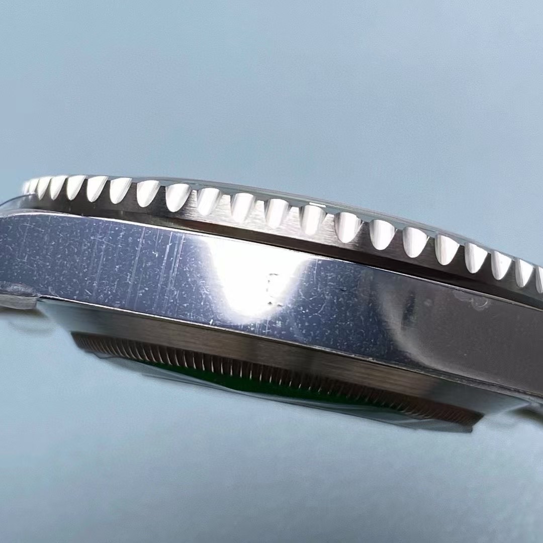 Top-notch watch 00676 Rolex Submariner 40mm 116610 Green Ceramic Bezel Insert For 116610LV Hulk Mint